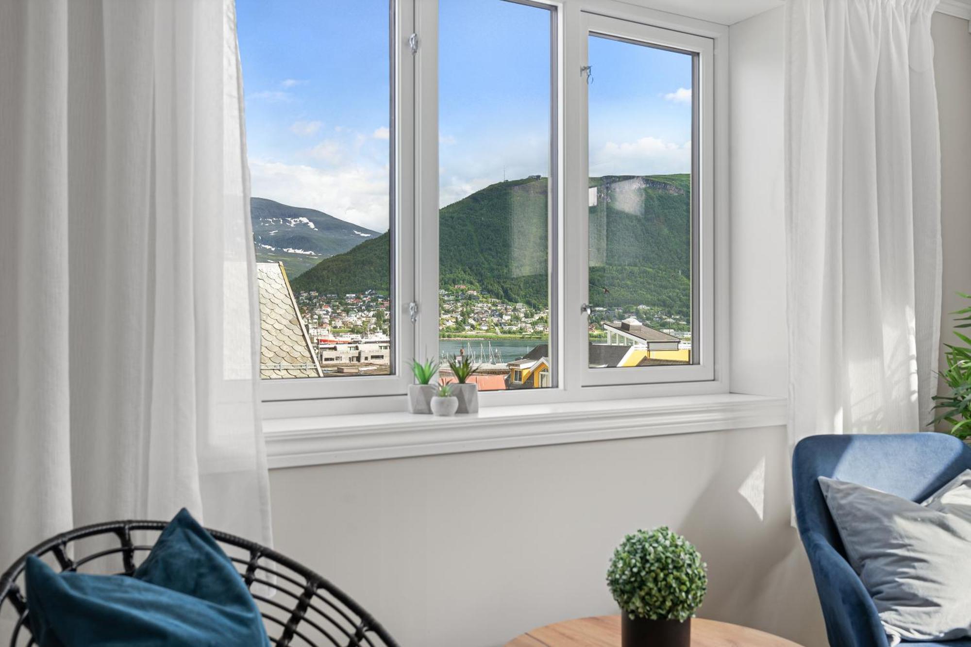 Arctic Homes - Historical Tromso House With View エクステリア 写真