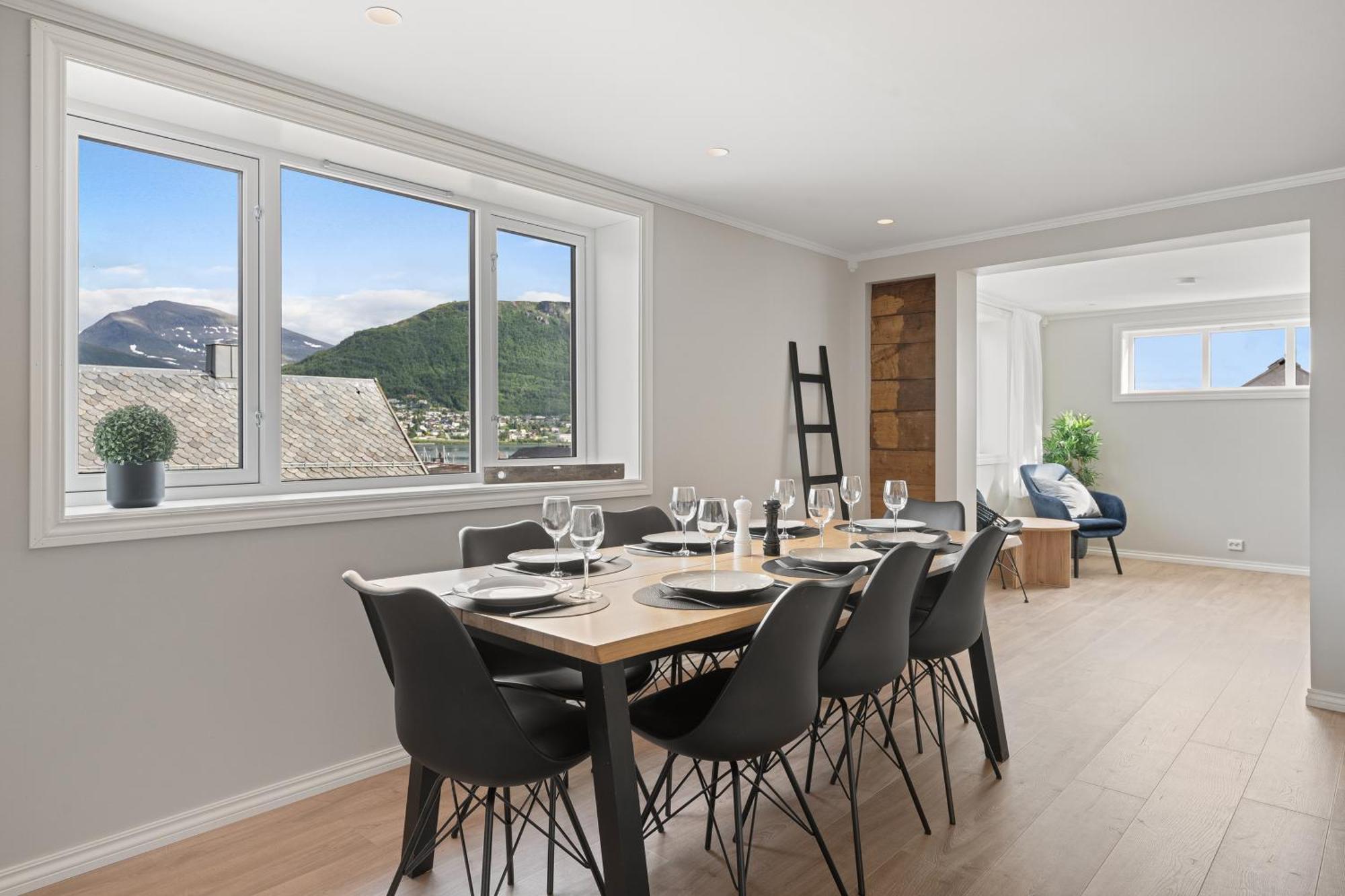 Arctic Homes - Historical Tromso House With View エクステリア 写真